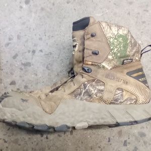 Irish Setter, size 13, men's hunting camo boots.
